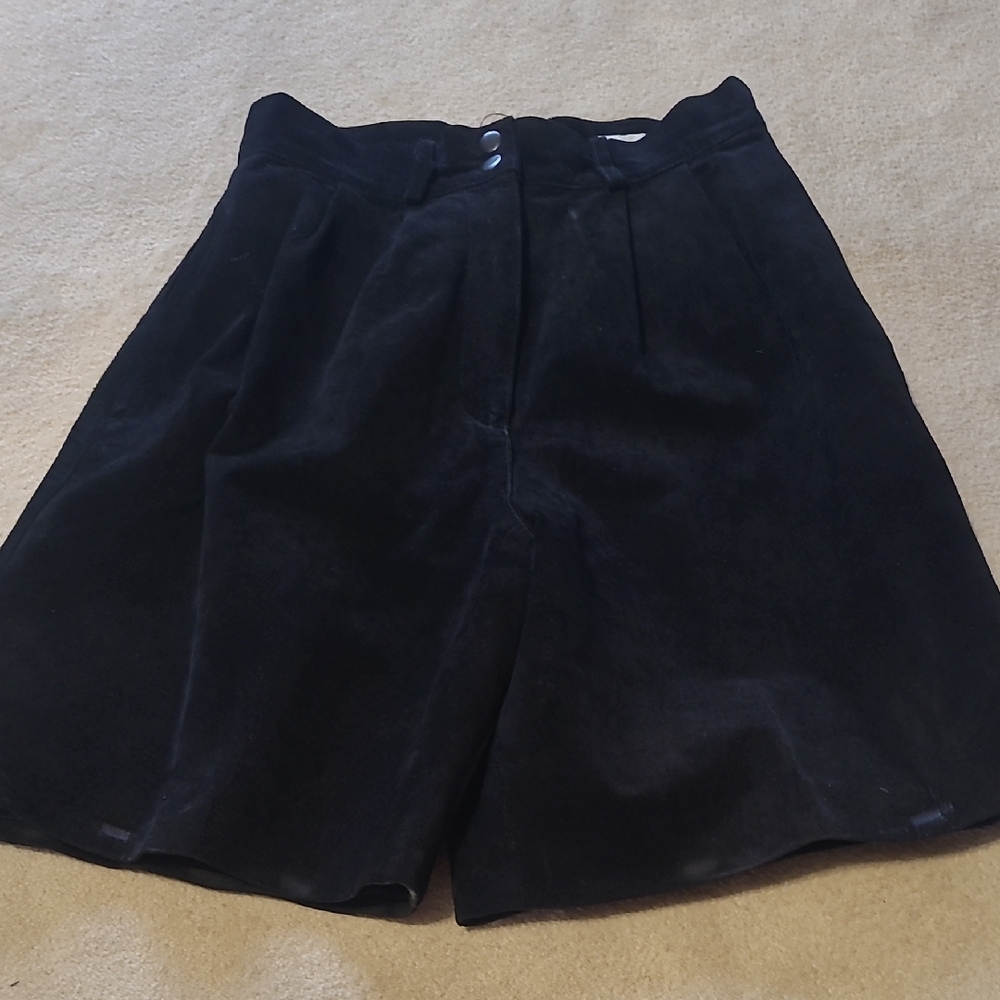 David Hollis Vintage 100% Suede Leather Black SHORTS In Size 8